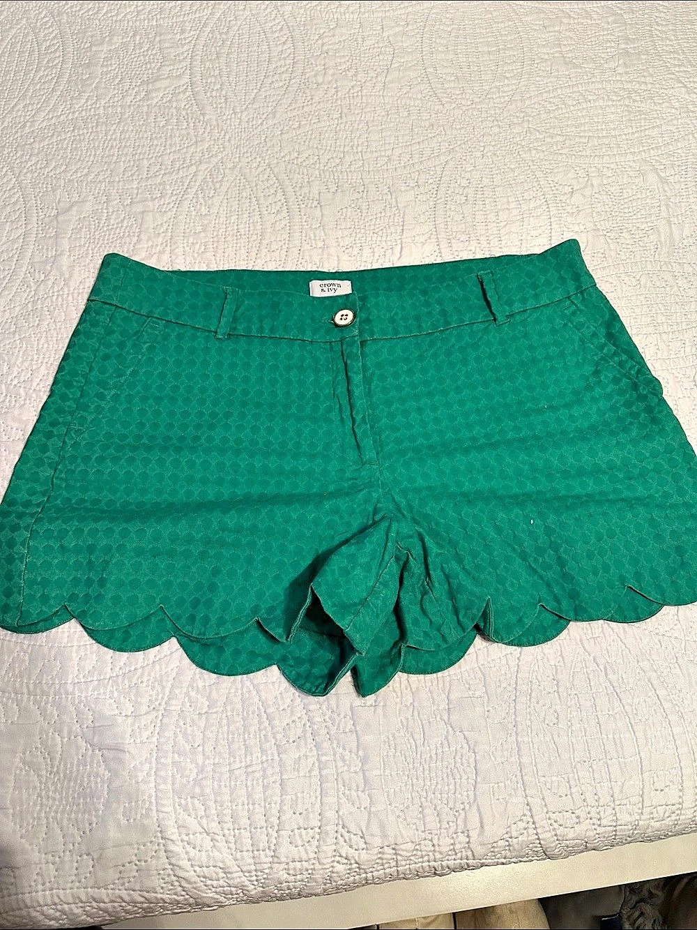 Crown & Ivy Shelby Scalloped Shorts Green Size 12
